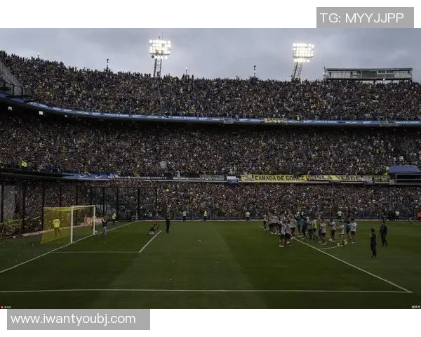 米兰官博迎来特别嘉宾吴彦祖现身球场魅力尽显引球迷热议